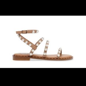 Steve Madden travel sandal in tan with pearls